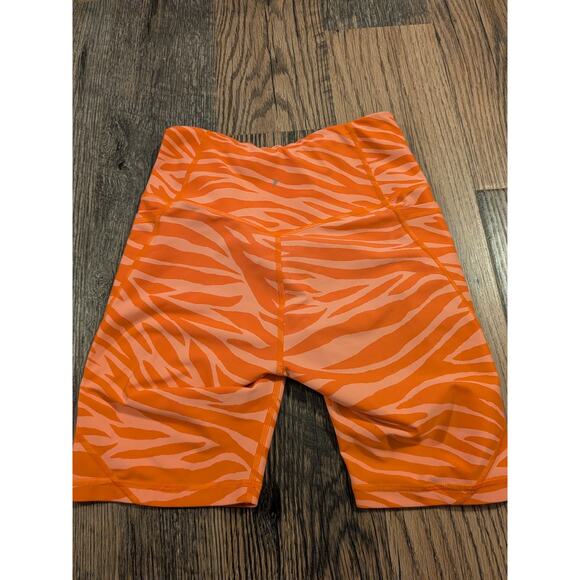 old navy active biker shorts orange zebra print‎ shorts with pocket size M - Picture 2 of 4